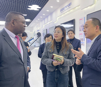 Embaixador da Zâmbia visitou o grupo SOLETKS para discutir a perspetiva de cooperação em novas energias solares