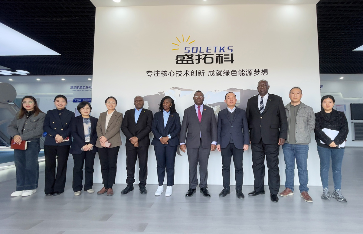 Embaixador da Zâmbia visitou o grupo SOLETKS para discutir a perspetiva de cooperação em novas energias solares